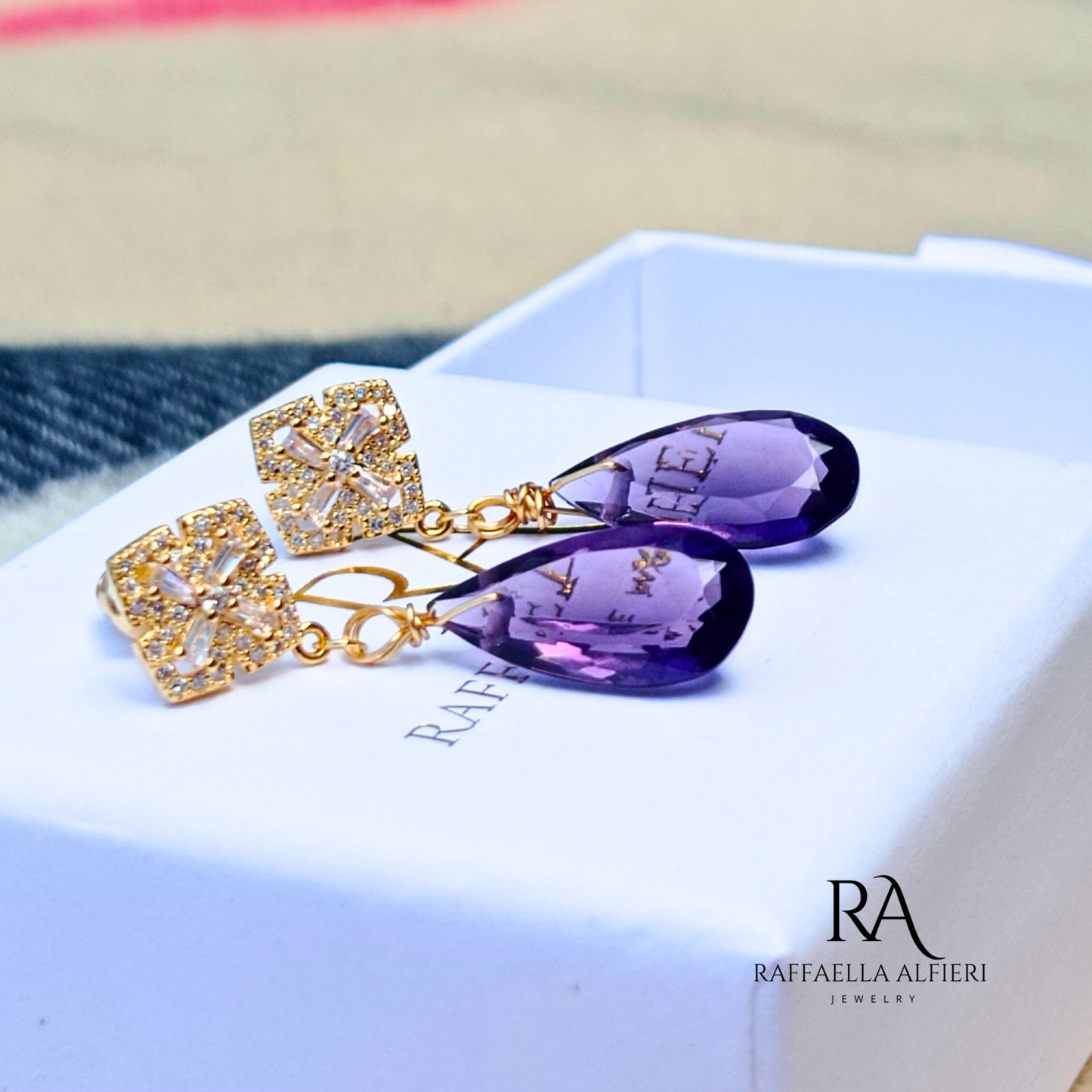 Orecchini Pendenti in Ametista Viola con Perno a Cuore in Rame Placcato Oro 18k