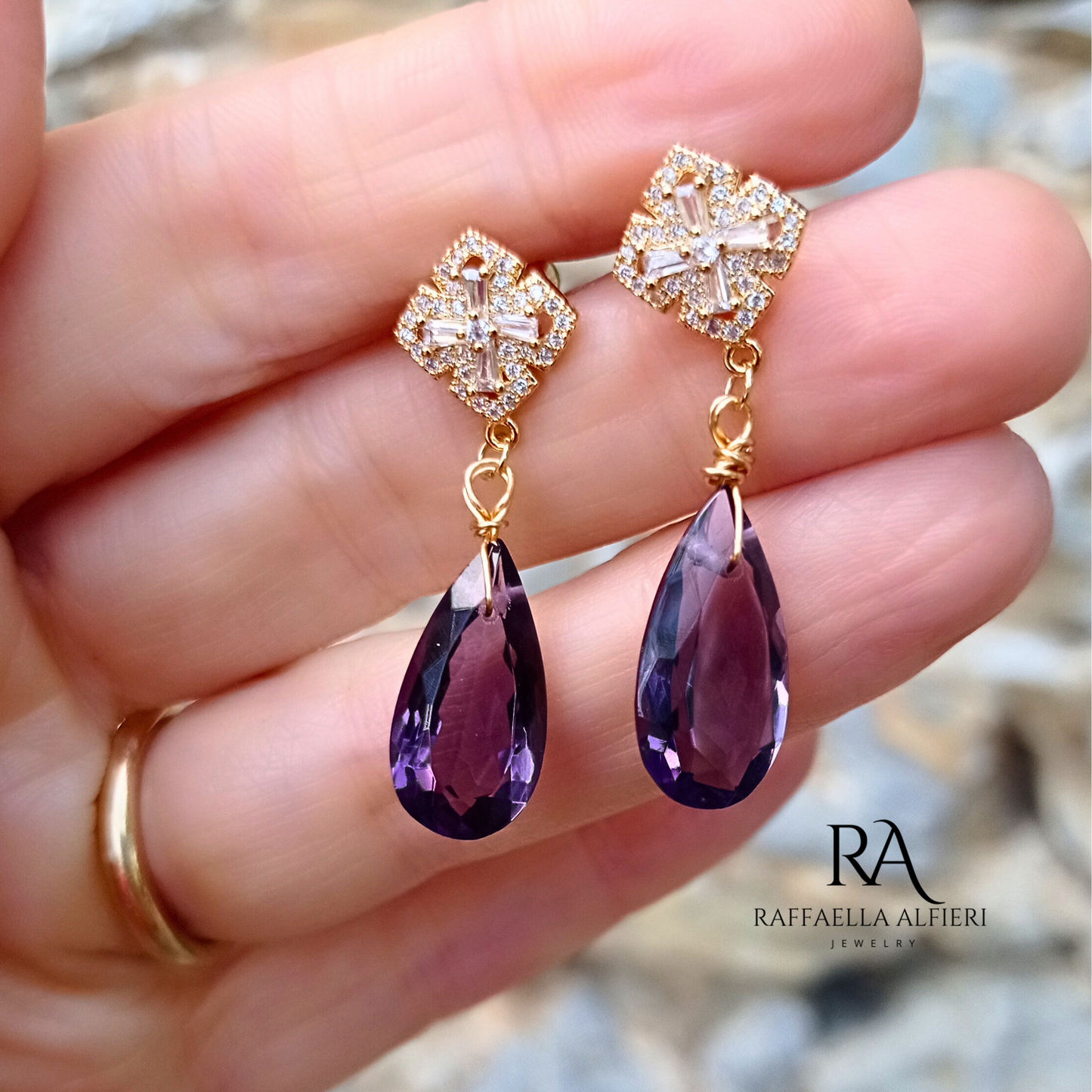 Orecchini Pendenti in Ametista Viola con Perno a Cuore in Rame Placcato Oro 18k