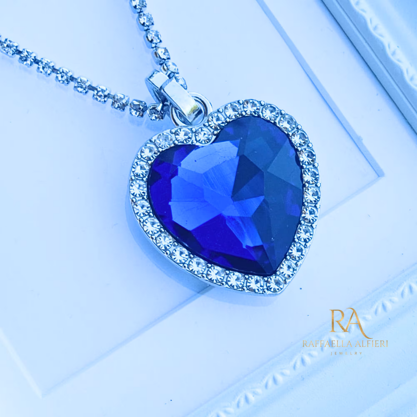 collana con pendente cuore dell'oceano blu