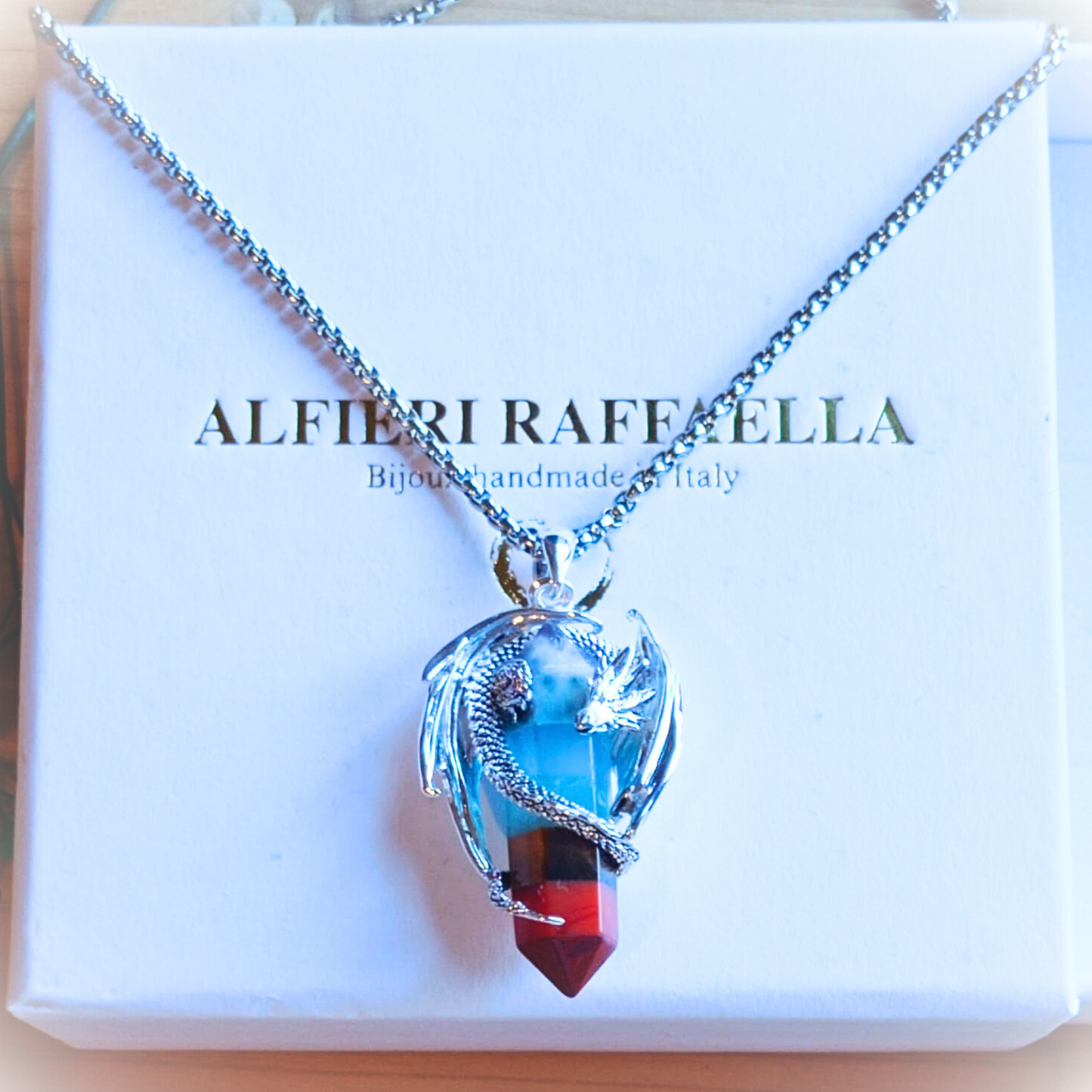Collana con pendente a forma di drago