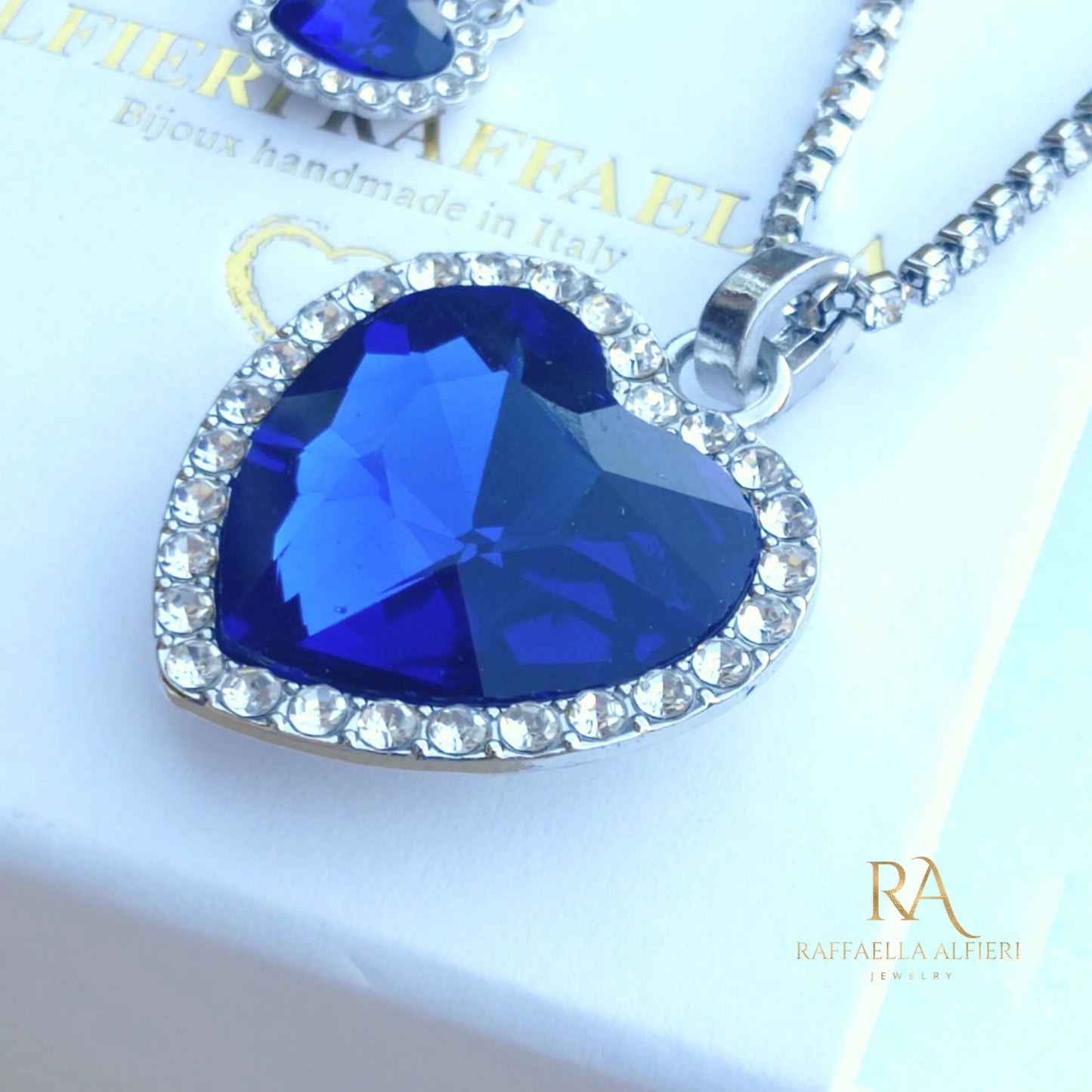 Heart of the ocean necklace