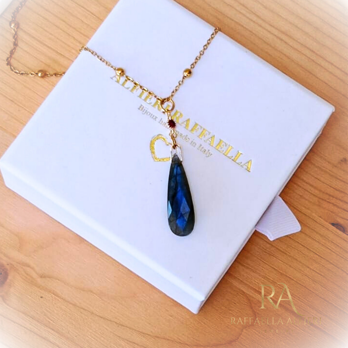 howl's neclace blue labradorite