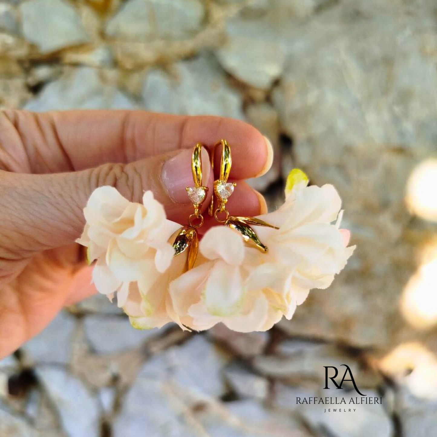 orecchini pendenti estivi floreali bianchi