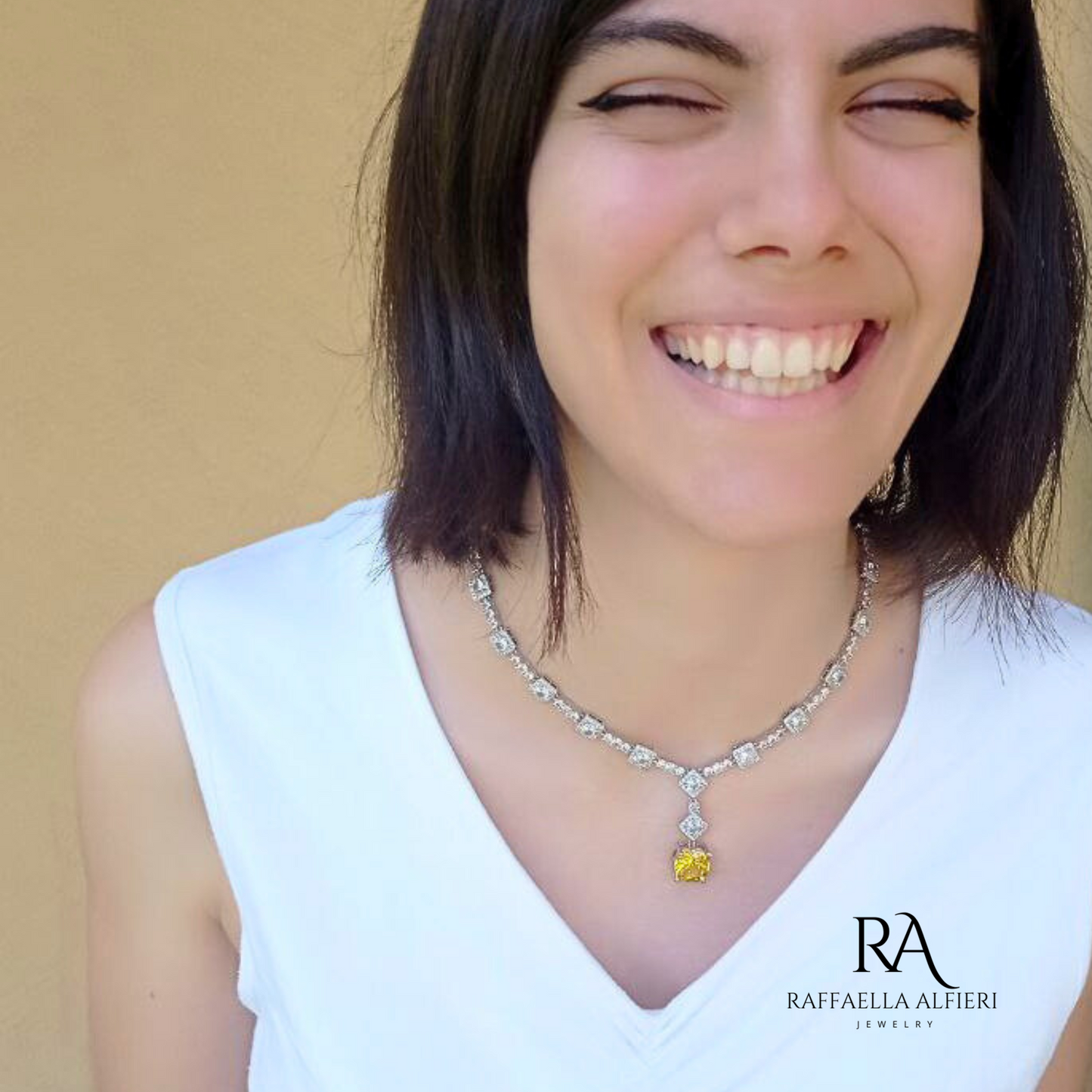 Lady Gaga replica necklace with yellow diamonds. The world-renowned Tiffany Diamond Minimalist Replica Necklace and earrings Set 