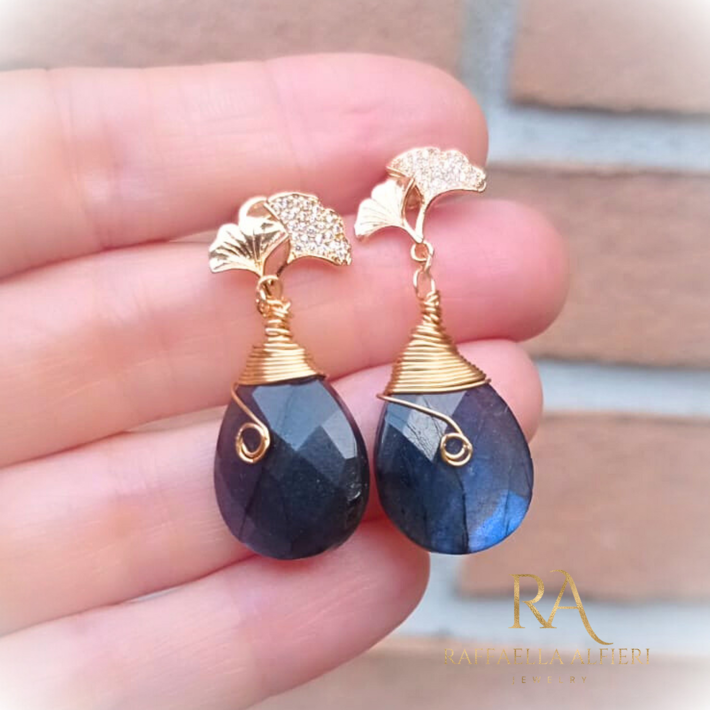 Labradorite drop earrings with ginko leaf pin. Blue labradorite dangle earrings. (Copia)