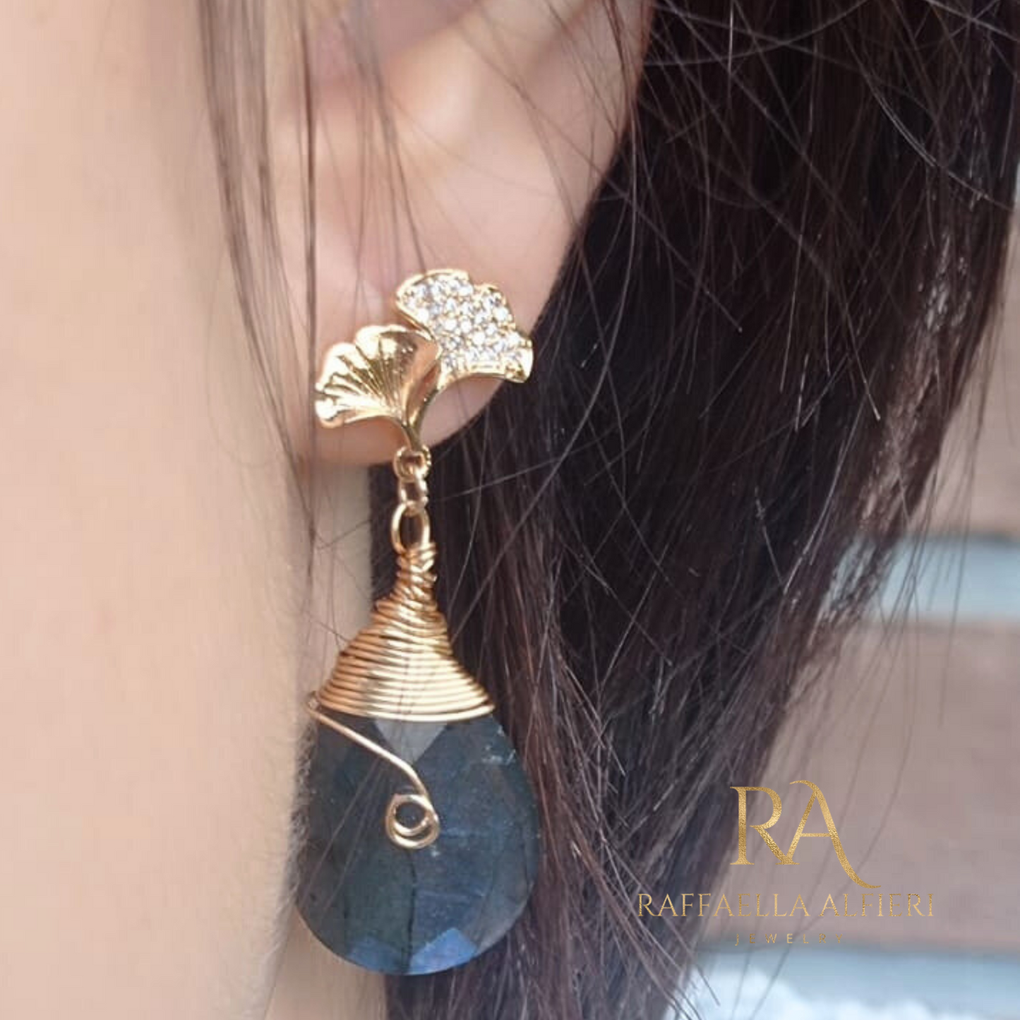 Labradorite drop earrings with ginko leaf pin. Blue labradorite dangle earrings. (Copia)