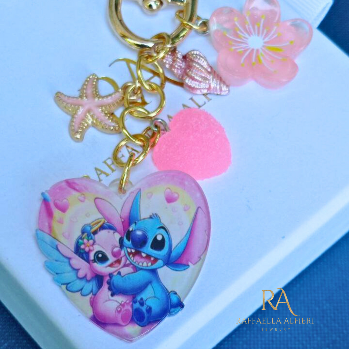 Portachiavi Stitch e Angel Disney con conchiglie dorate e stelle marine - Ciondolo per borsa Lilo & Stitch"
