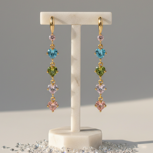 orecchini pendenti eleganti con diamanti sintetici a forma di cuore ulticolore con ganci personalizzabili placcai oro 18K.