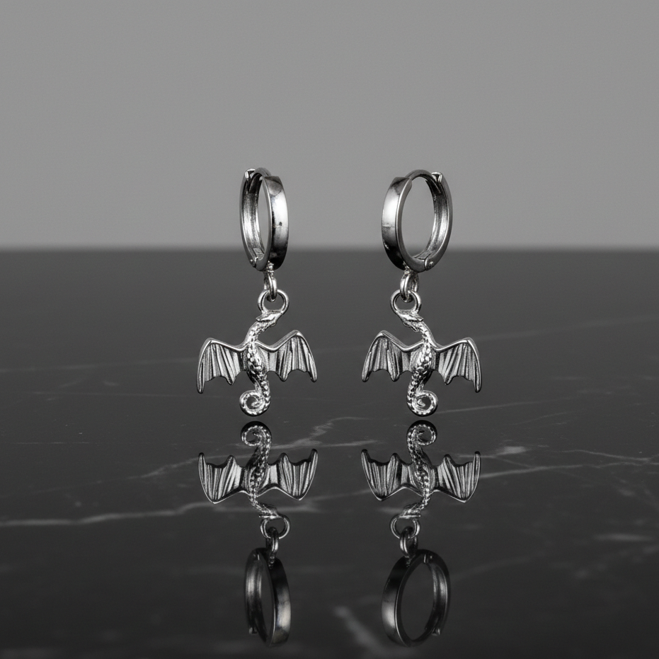 Orecchini pendenti in argento rodiato 925 a forma di drago. Non anneriscono. 