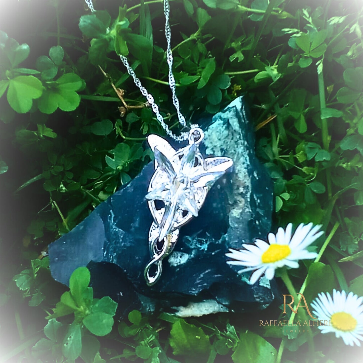 Arwen Evenstar Collana Elven Grace e ciondolo Cosplay ispirato all'amore di Aragorn LOTR Elfi Elfstone Elessar Scatola regalo disponibile.