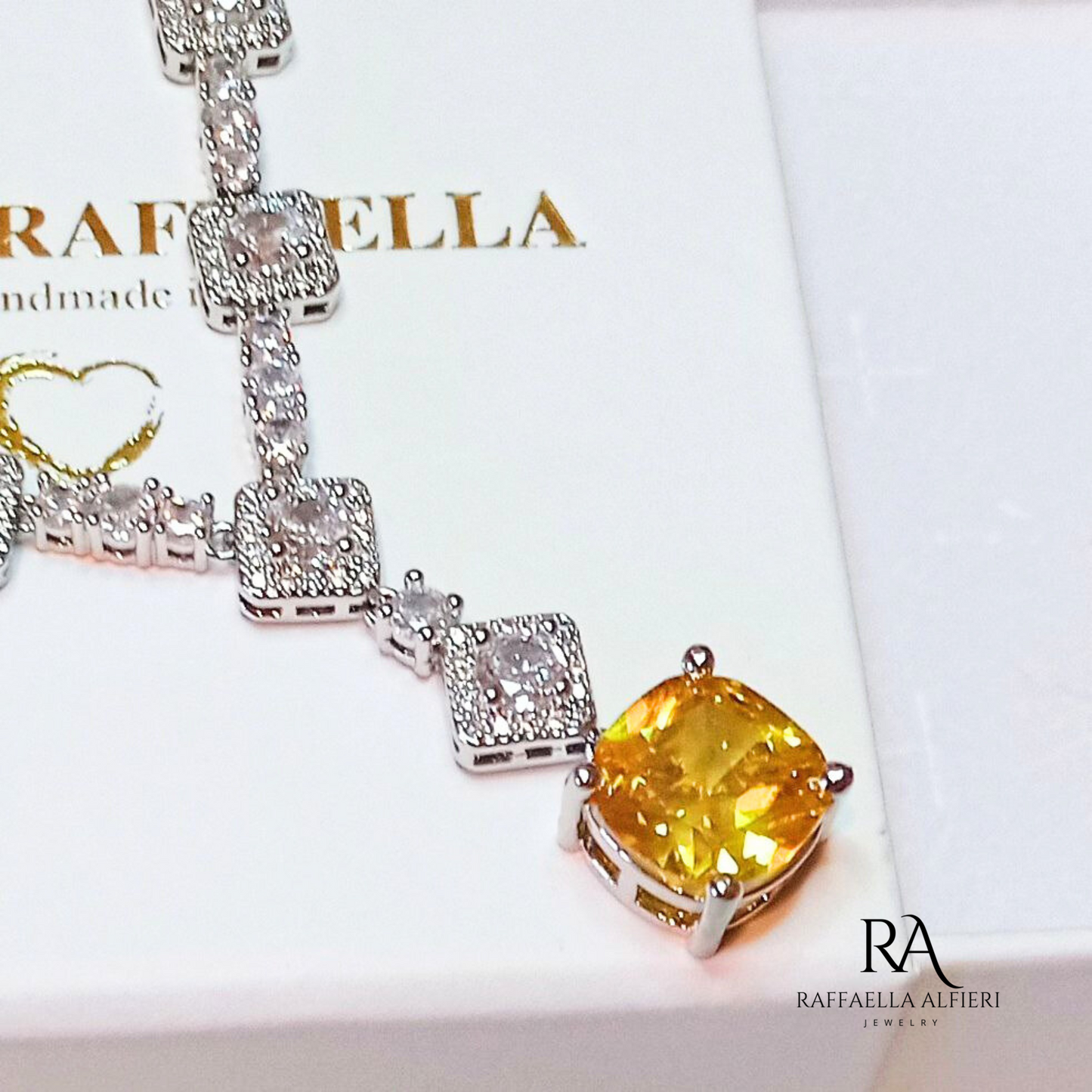 Collana di diamanti gialli
