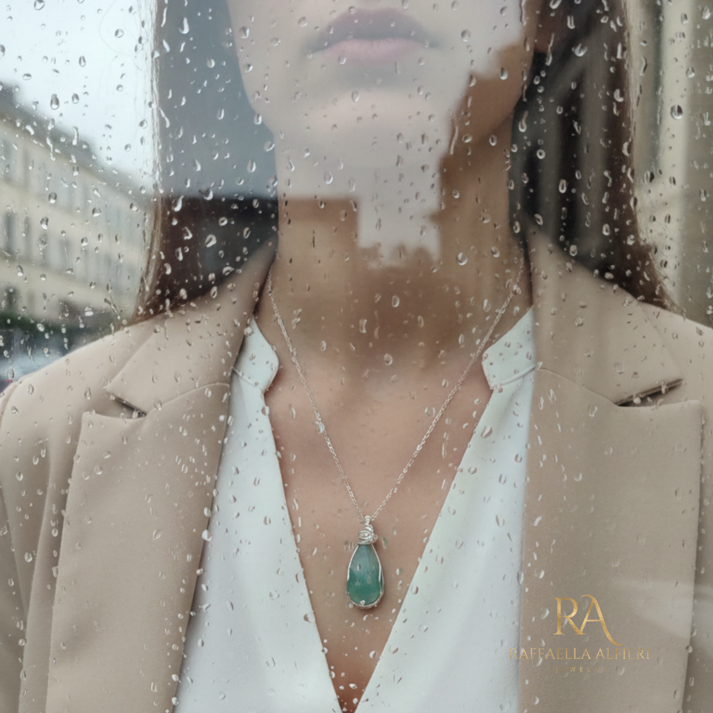 collana in argento co pendente in emomorfite naturale lavorata con filo d'argetno con la tecnica del wire wrapping.