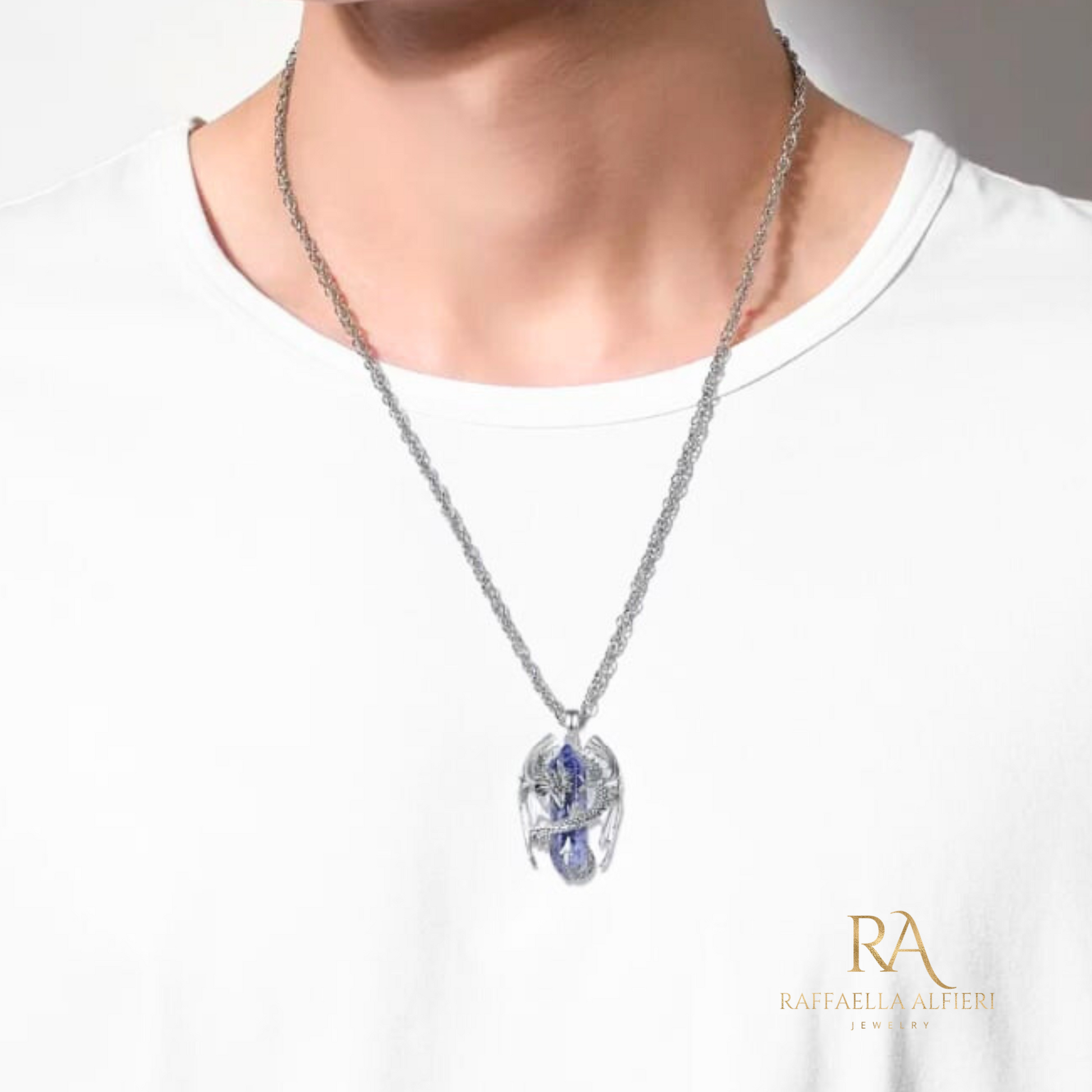 collana in acciaio con pendente a forma di drago e prisma in ametista