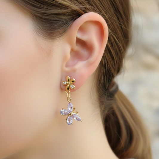 orecchini pendenti in cristallo lavanda a forma di farfalla con perni a forma di fiore placcati oro 18K anallergici indossati