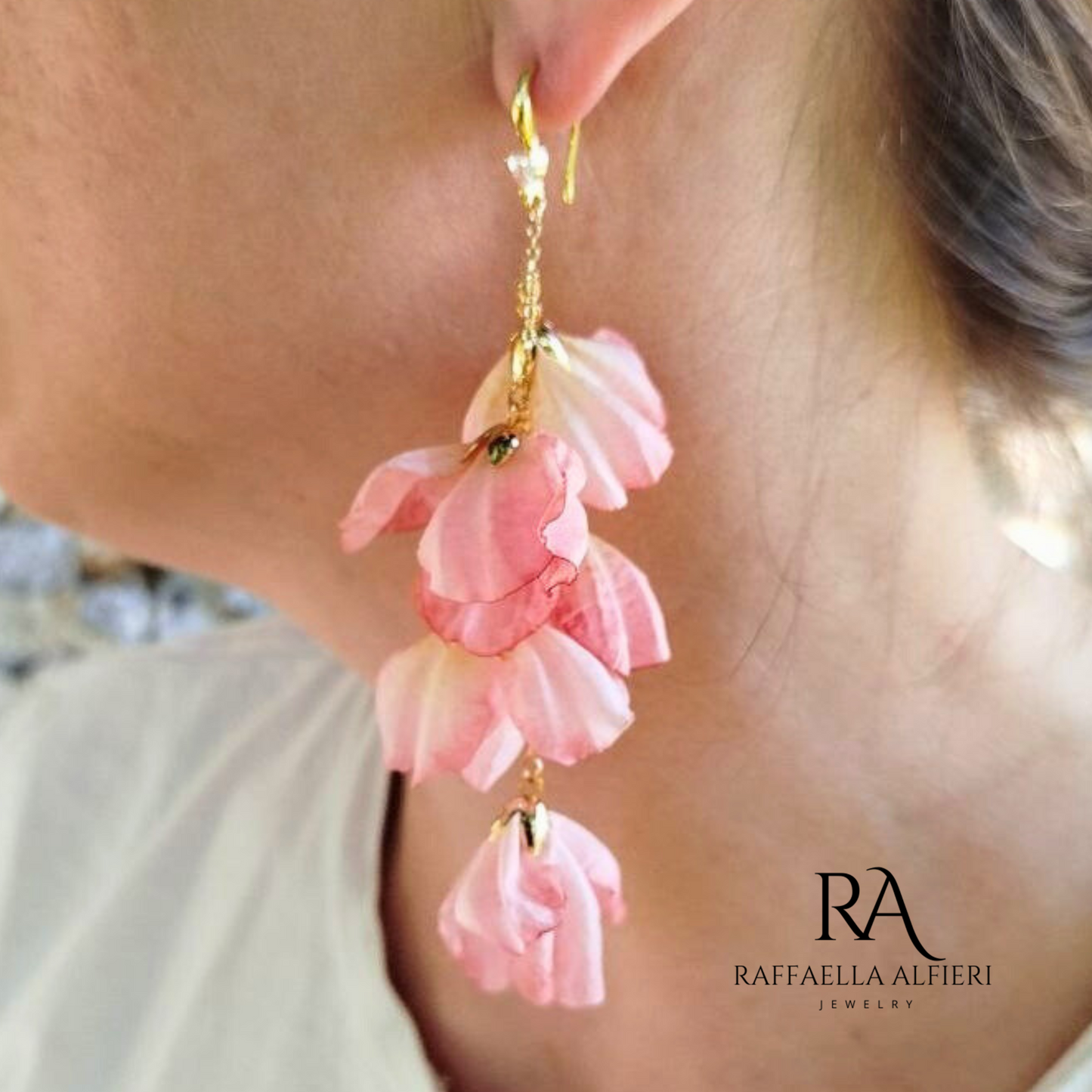 orecchini leggeri con fiori rosa in tessuto