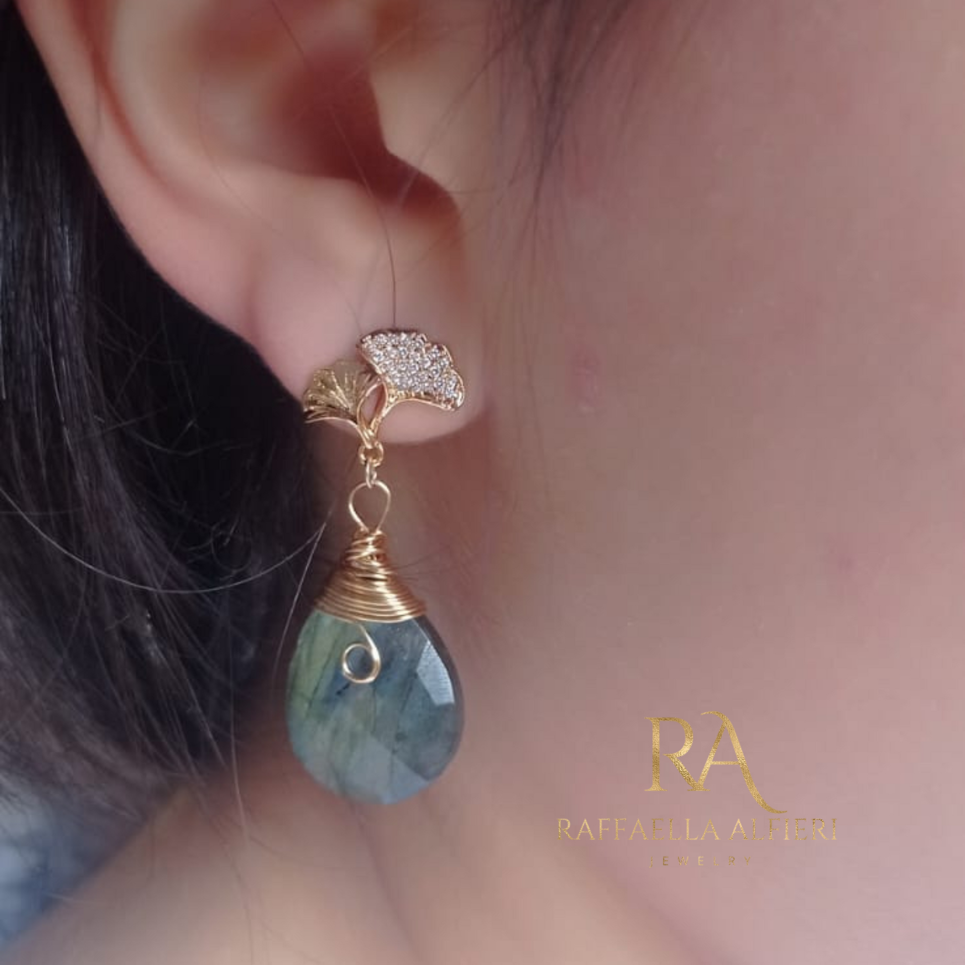 Orecchini pendenti con labradorite verde flash
