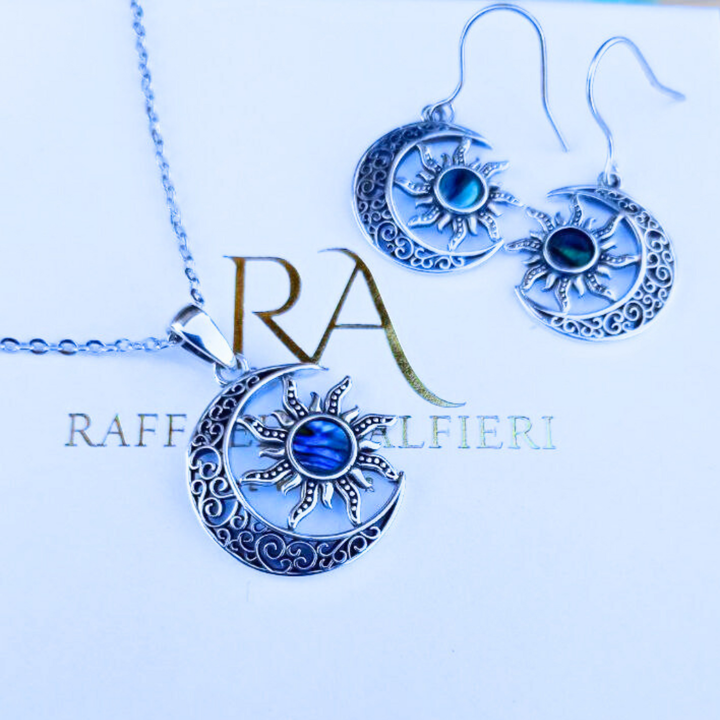 collana con ciondolo sole e luna