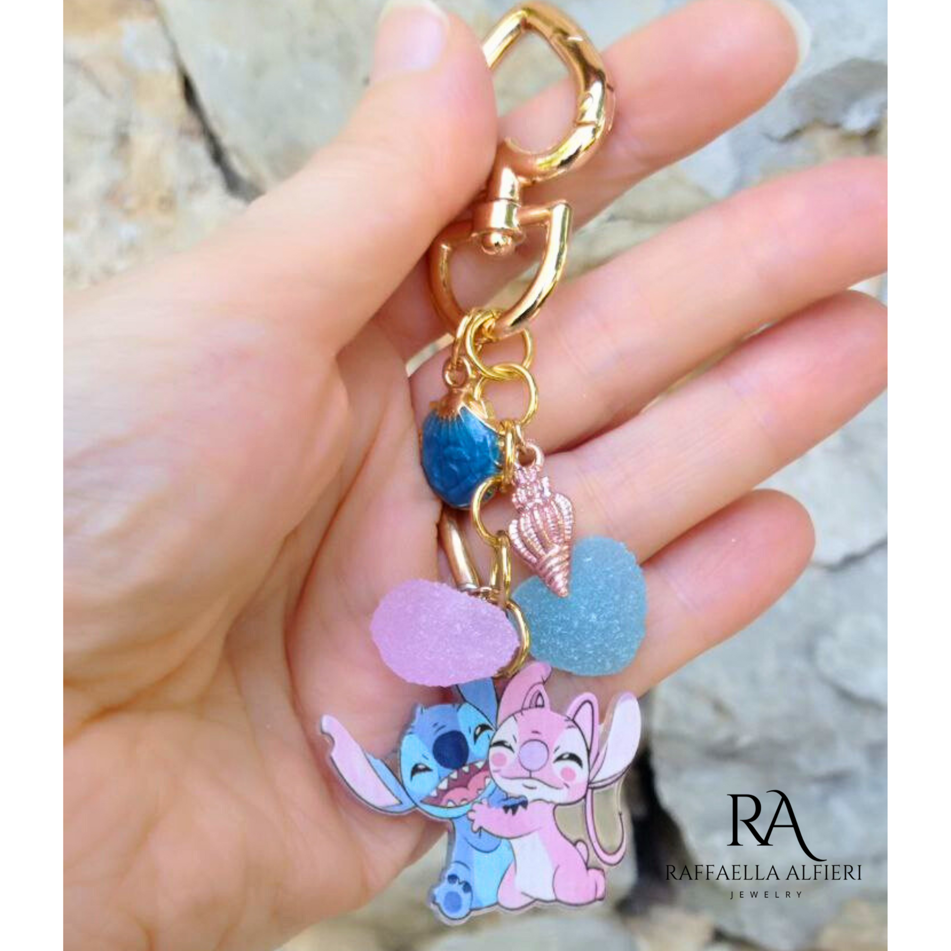 Portachiavi Stitch e Angel Disney con conchiglie dorate e stelle marine - Ciondolo per borsa Lilo & Stitch"
